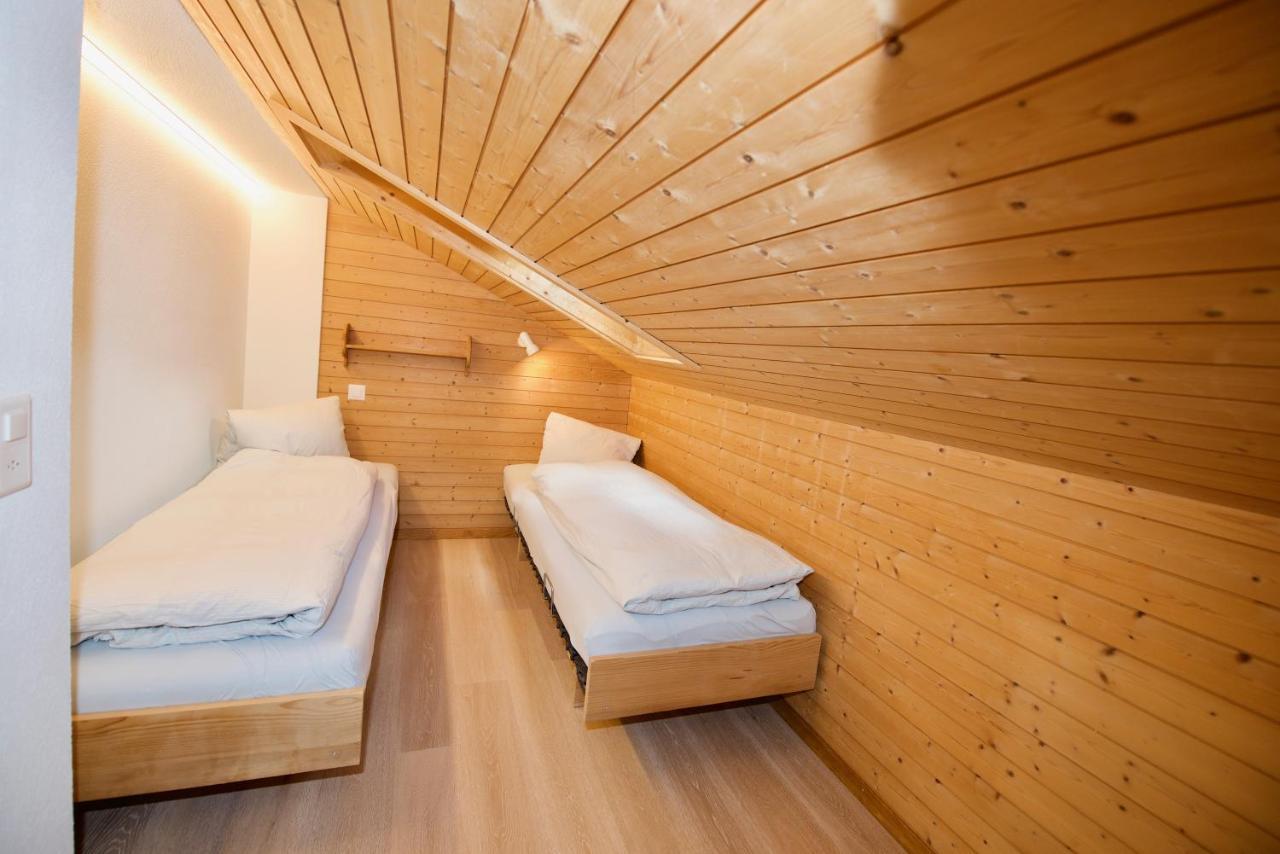Stilvolle Dachwohnung Fuer 4 Im Thermenort Vals Buitenkant foto
