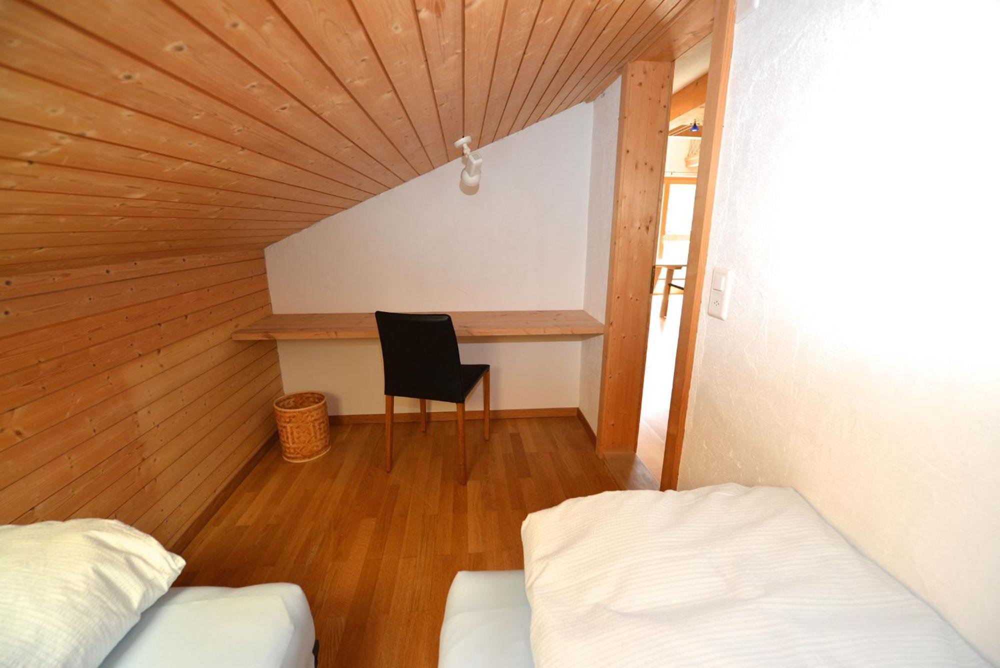 Stilvolle Dachwohnung Fuer 4 Im Thermenort Vals Kamer foto