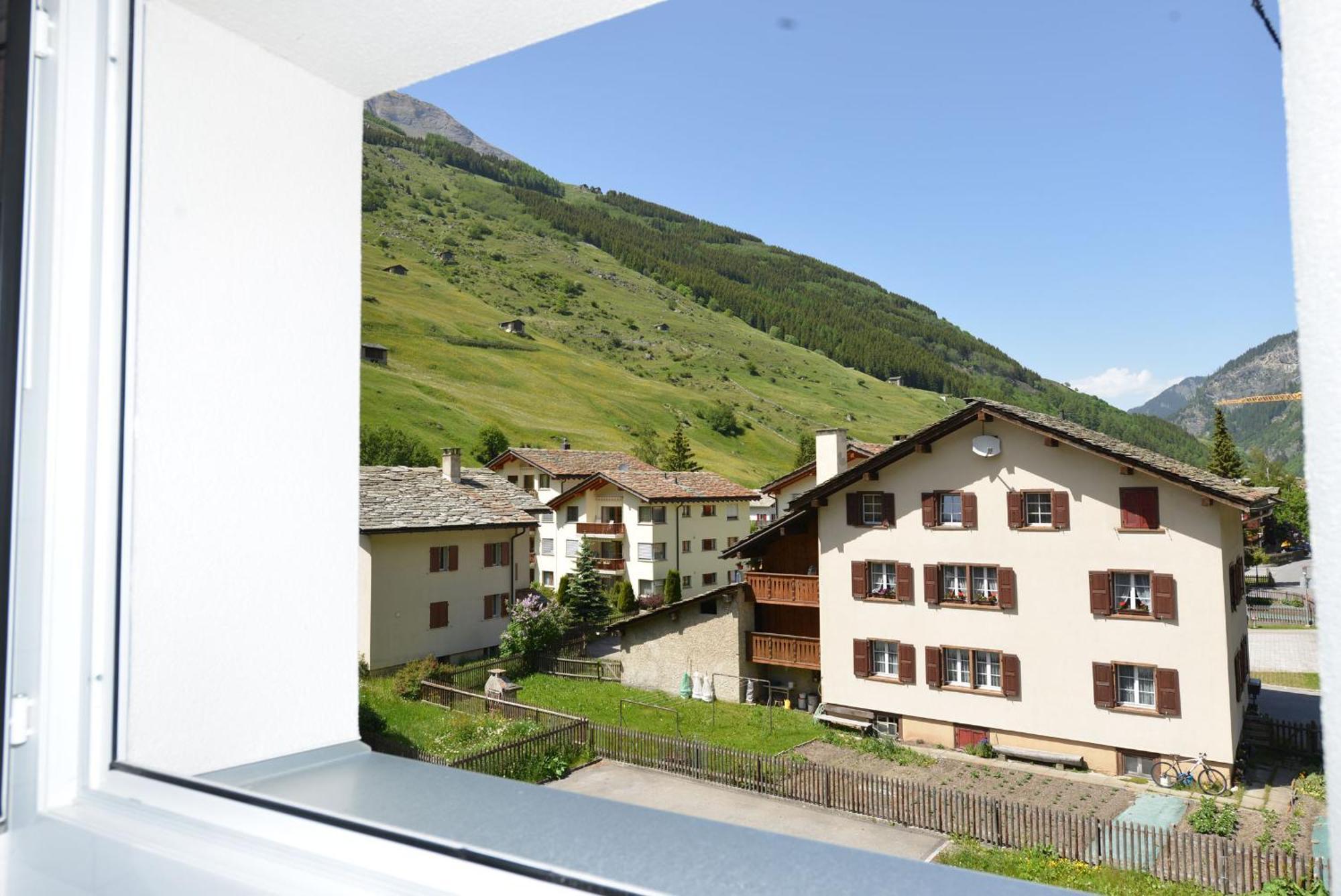 Stilvolle Dachwohnung Fuer 4 Im Thermenort Vals Kamer foto